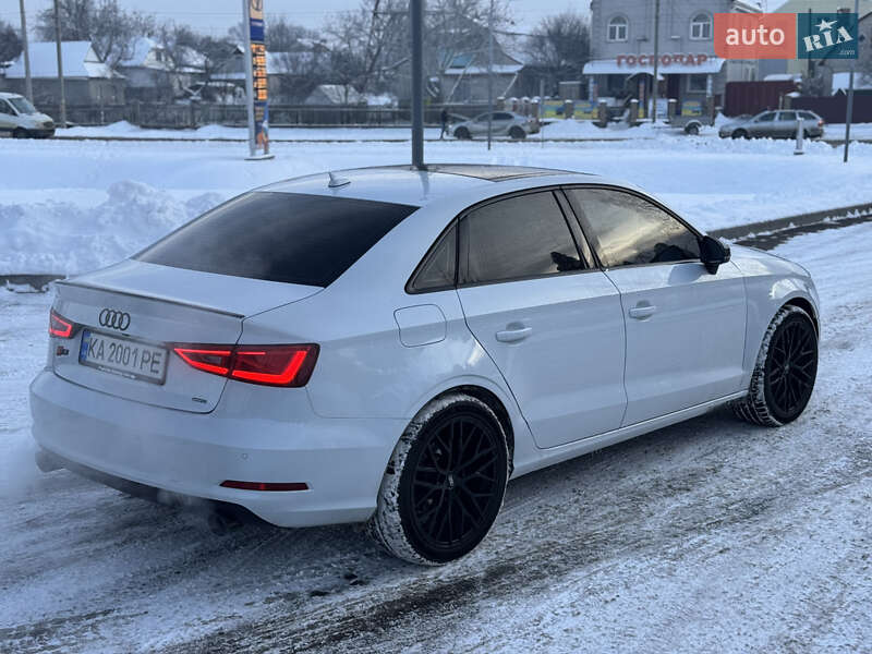 Седан Audi S3 2014 в Смілі