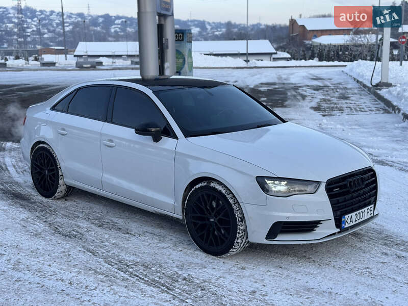 Седан Audi S3 2014 в Смілі