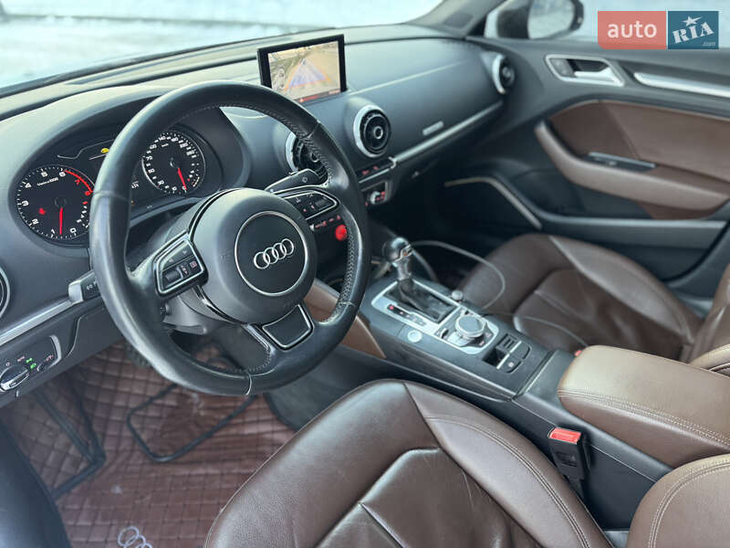 Седан Audi S3 2014 в Смілі