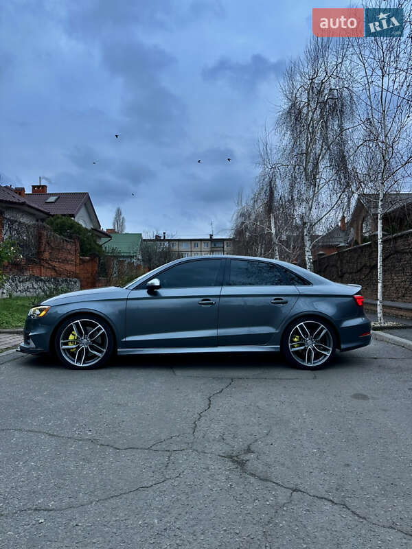 Седан Audi S3 2015 в Кривому Розі