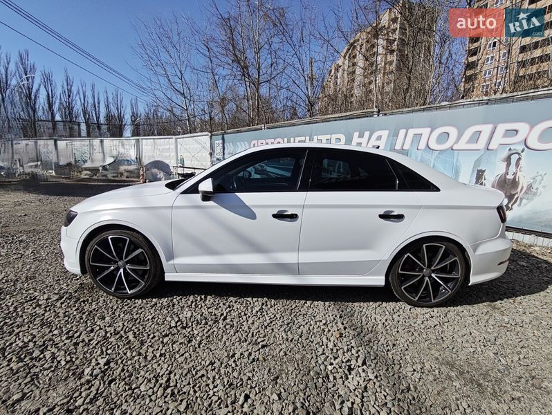 Седан Audi S3 2015 в Киеве