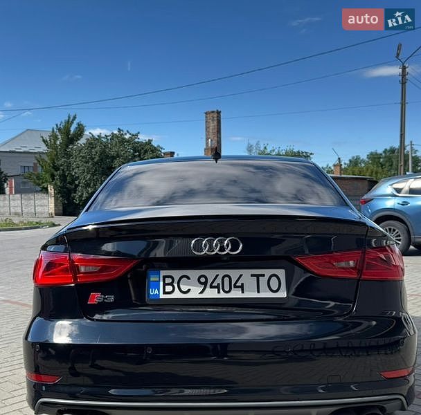 Седан Audi S3 2015 в Шептицькому