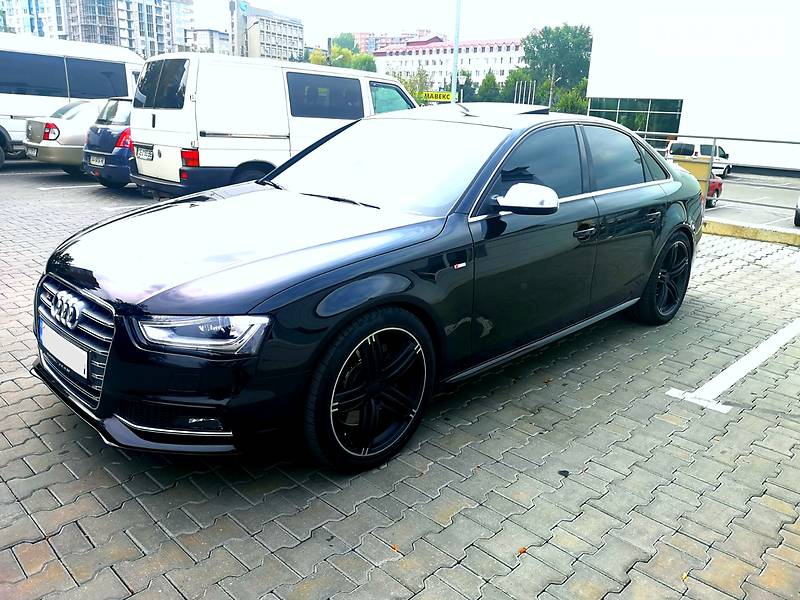 Седан Audi S4 2015 в Чернівцях