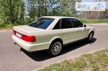 Седан Audi S4 1992 в Киеве