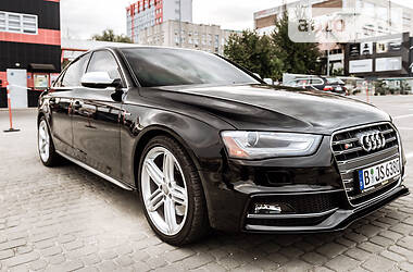 Седан Audi S4 2014 в Львове