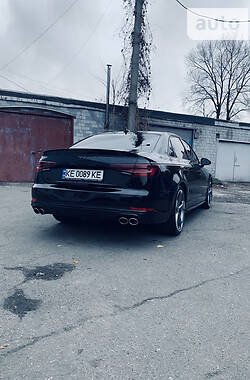 Седан Audi S4 2017 в Кам'янському