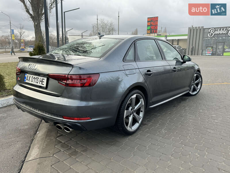 Седан Audi S4 2018 в Харькове