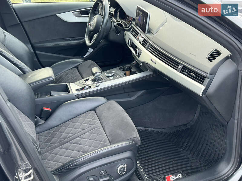 Седан Audi S4 2018 в Харькове