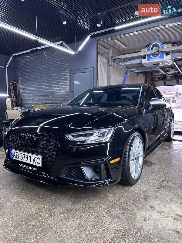 Седан Audi S4 2018 в Виннице