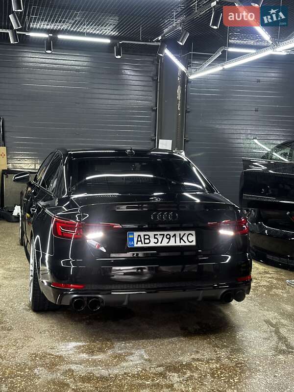 Седан Audi S4 2018 в Виннице