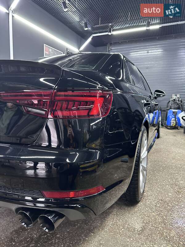 Седан Audi S4 2018 в Виннице