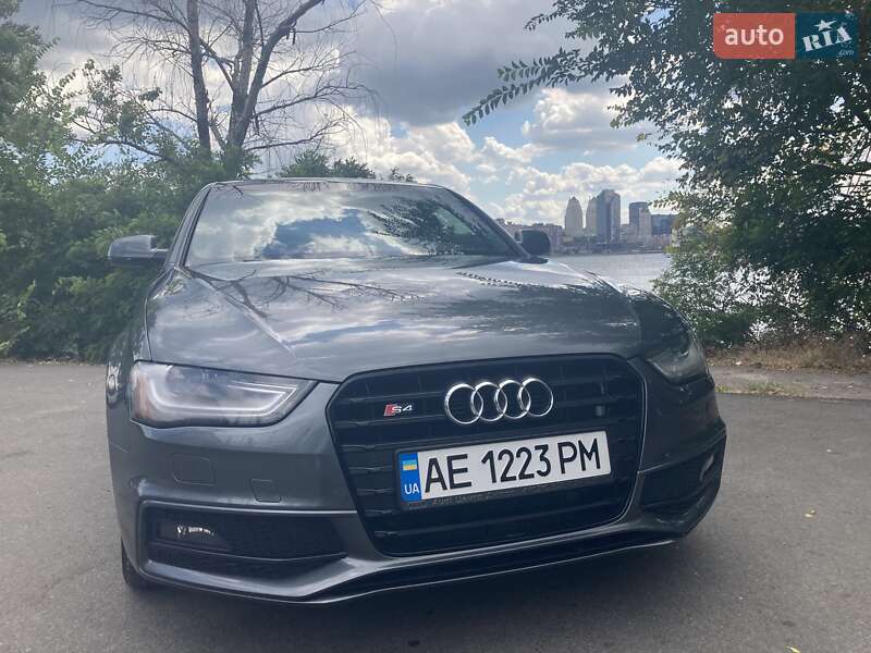 Седан Audi S4 2015 в Киеве