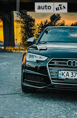 Седан Audi S4 2017 в 