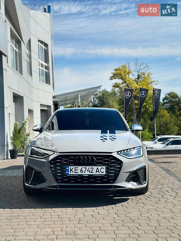 Седан Audi S4 2018 в Дніпрі