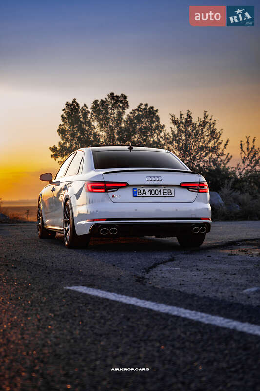 Седан Audi S4 2018 в Киеве