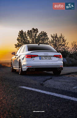 Седан Audi S4 2018 в 