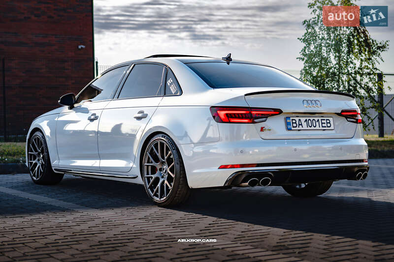 Седан Audi S4 2018 в Киеве