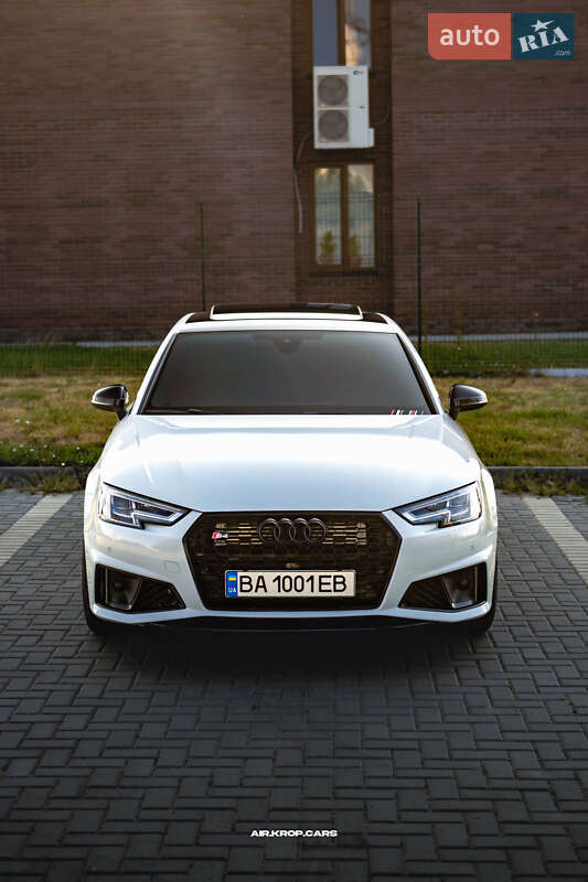 Седан Audi S4 2018 в Киеве