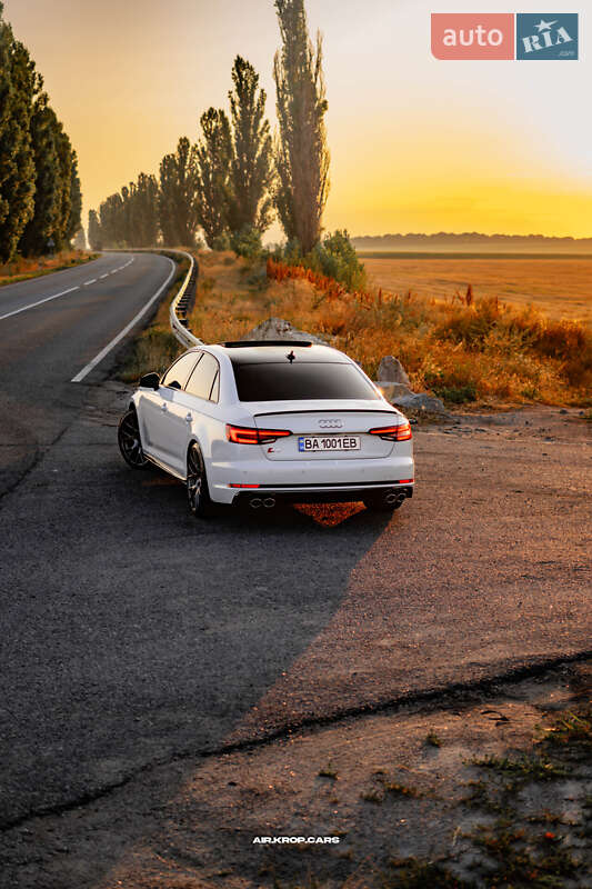 Седан Audi S4 2018 в Киеве