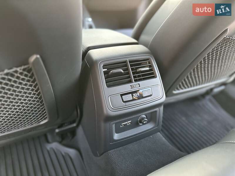 Седан Audi S4 2022 в Киеве