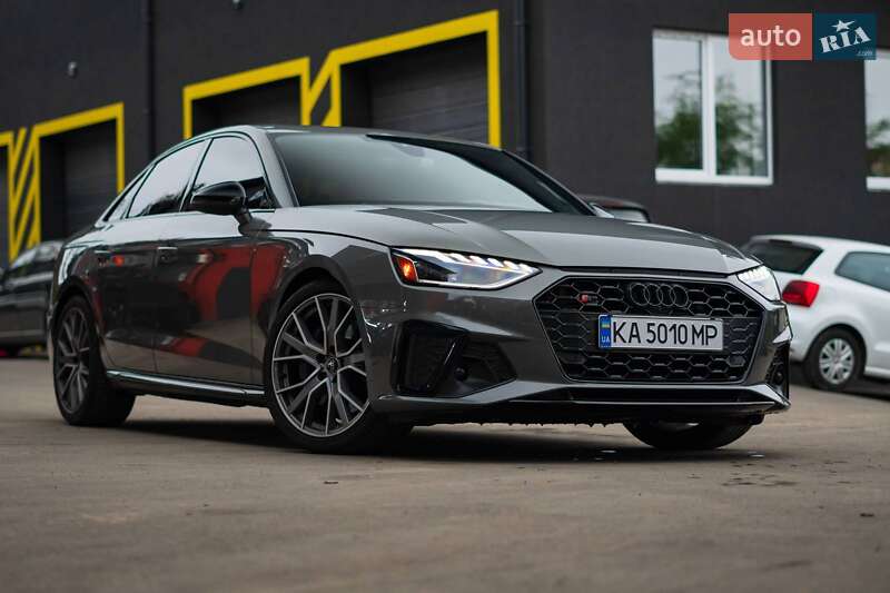 Седан Audi S4 2022 в 