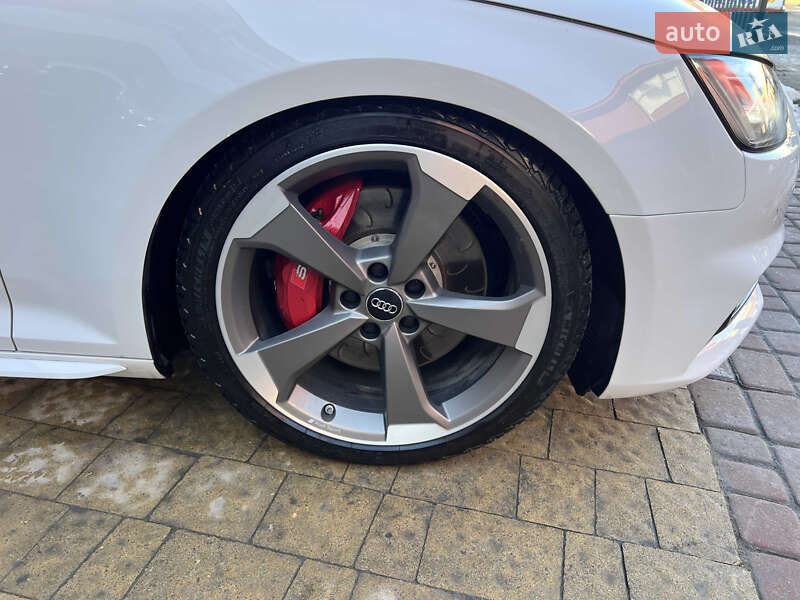 Седан Audi S4 2018 в Львове