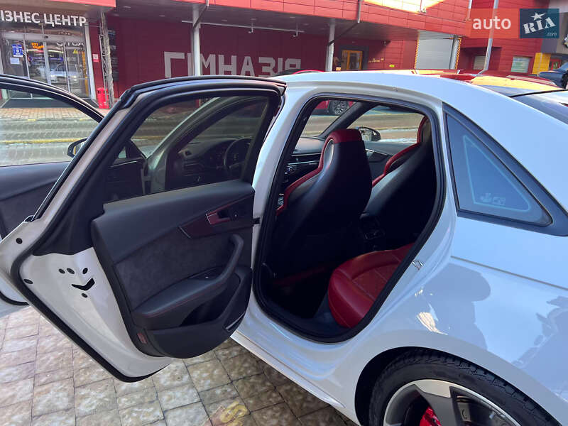 Седан Audi S4 2018 в Львове