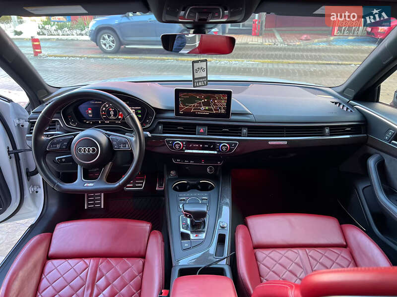 Седан Audi S4 2018 в Львове