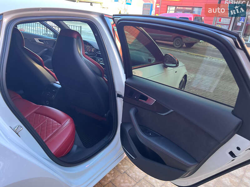 Седан Audi S4 2018 в Львове