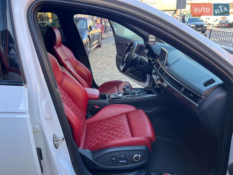 Седан Audi S4 2018 в Львове