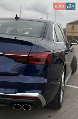 Седан Audi S4 2022 в 