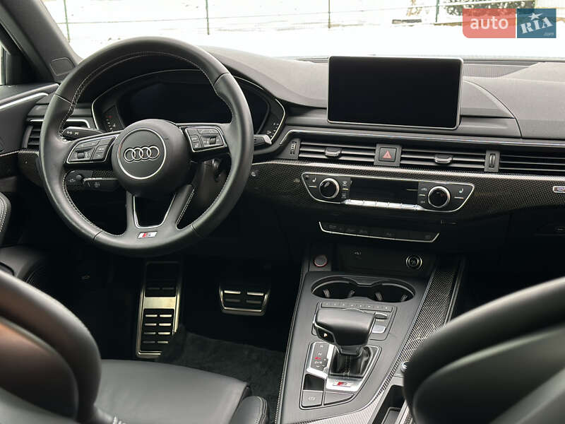 Седан Audi S4 2019 в Киеве
