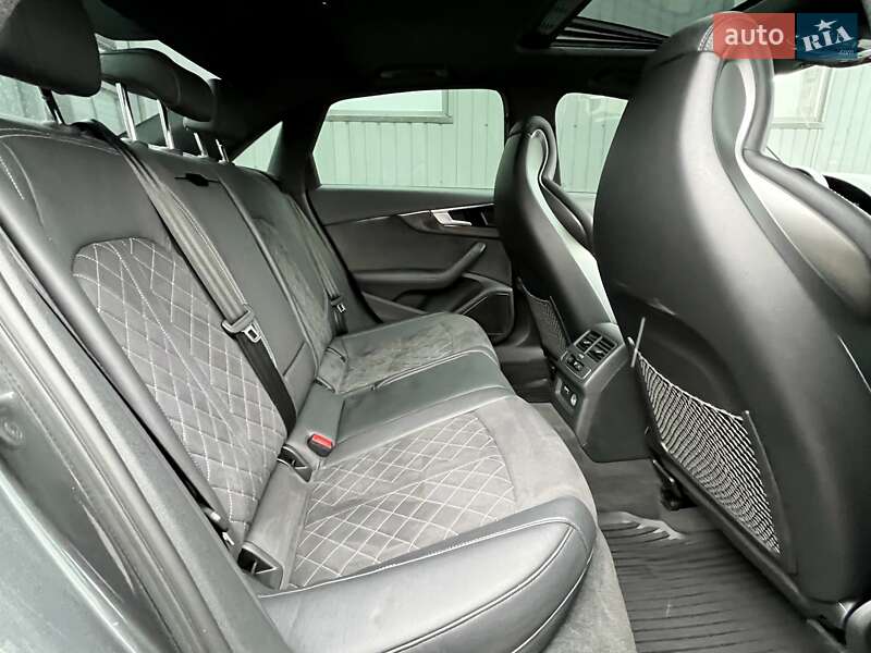 Седан Audi S4 2022 в Киеве