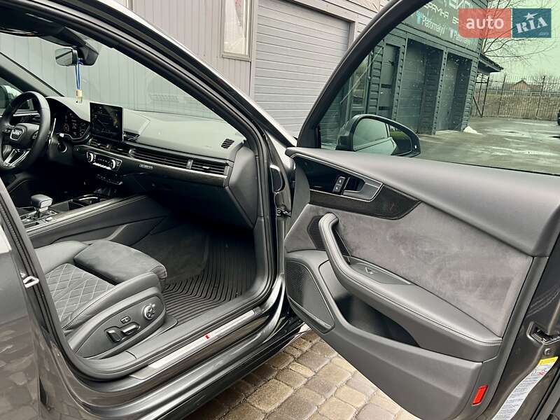 Седан Audi S4 2022 в Киеве