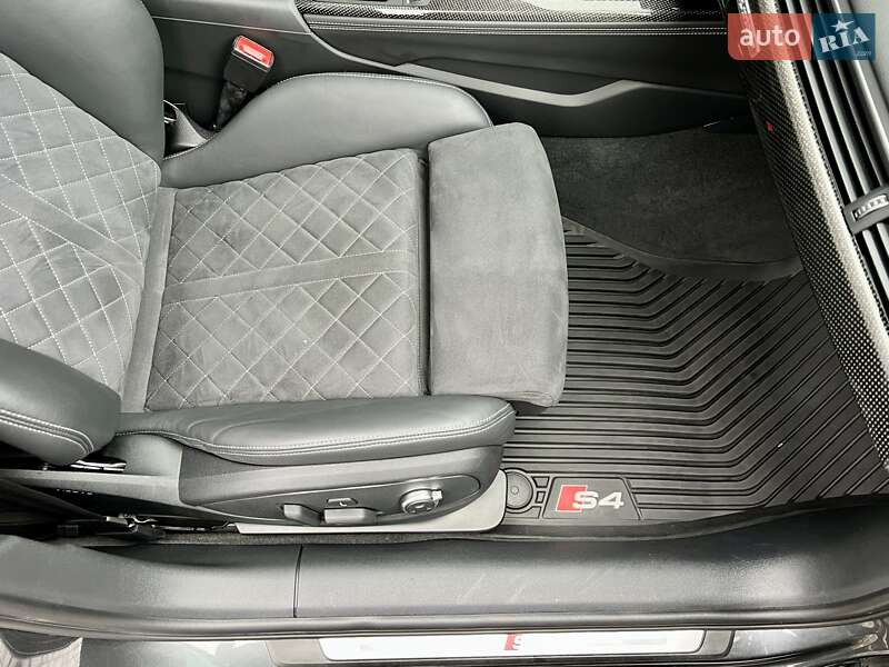 Седан Audi S4 2022 в Киеве