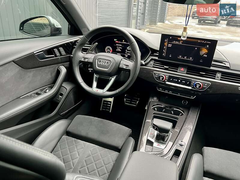 Седан Audi S4 2022 в Киеве