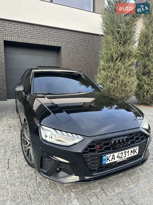 Седан Audi S4 2022 в 