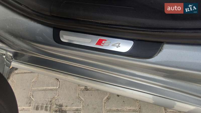 Седан Audi S4 2010 в Тернополе