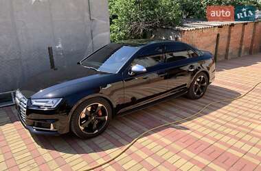 Седан Audi S4 2018 в 