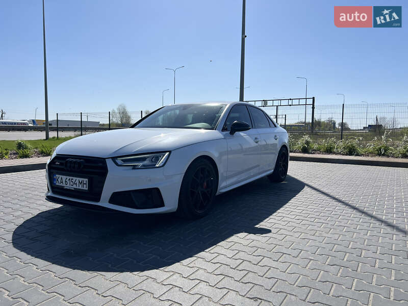 Седан Audi S4 2018 в Житомирі