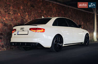 Седан Audi S4 2012 в 