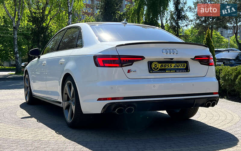 Седан Audi S4 2018 в Львове