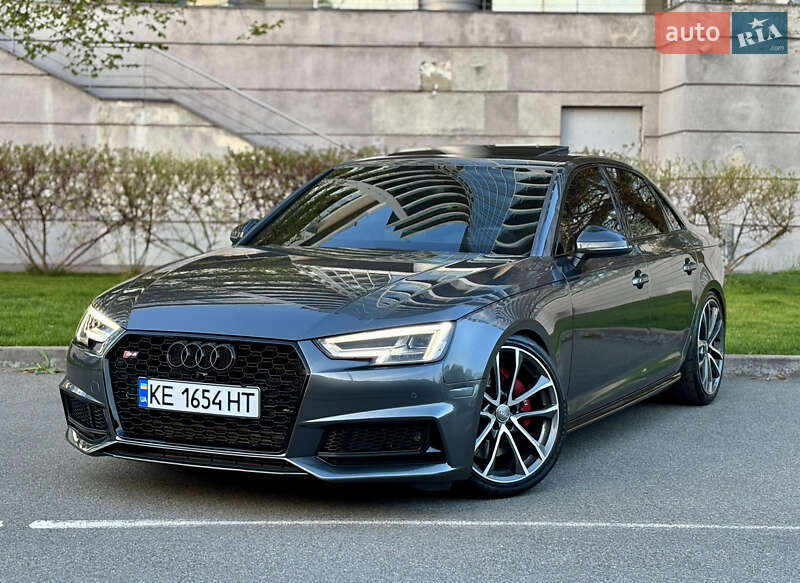 Седан Audi S4 2017 в Киеве