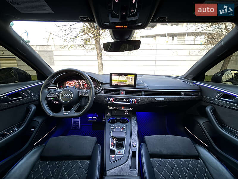 Седан Audi S4 2017 в Киеве