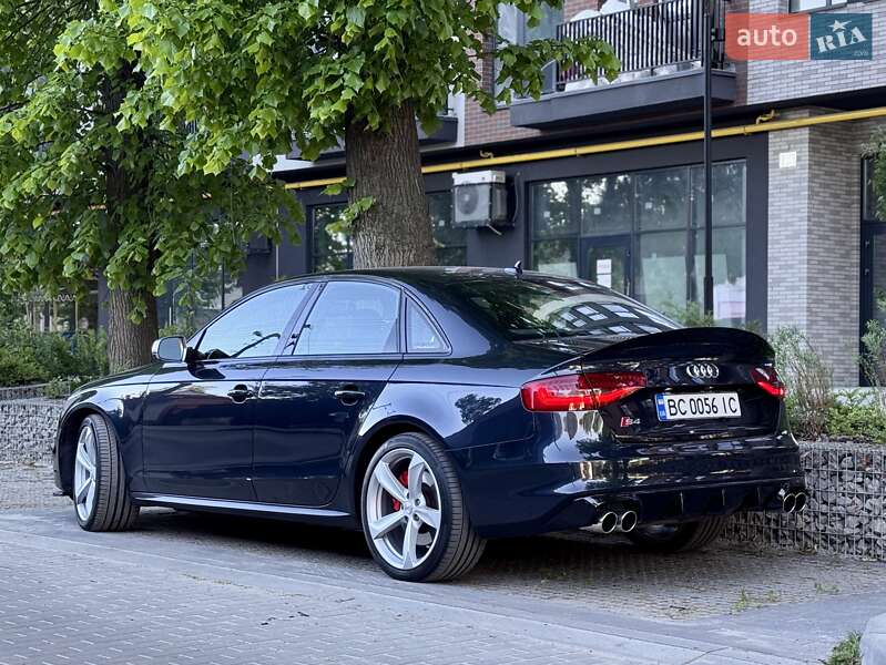 Седан Audi S4 2012 в Львове
