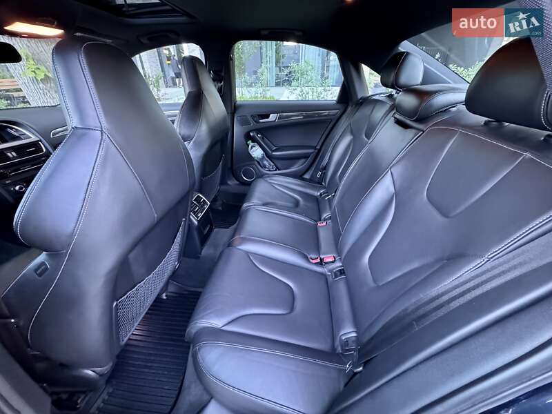 Седан Audi S4 2012 в Львове