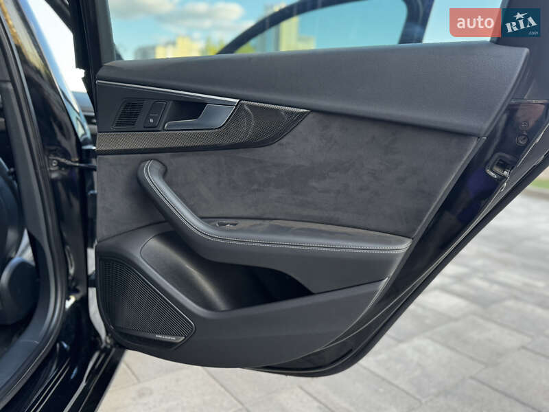 Седан Audi S4 2018 в Киеве