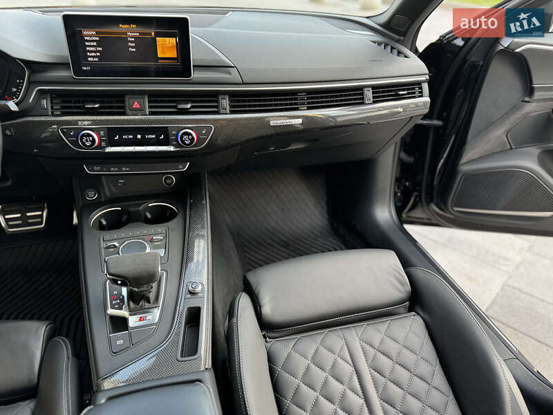 Седан Audi S4 2018 в Киеве