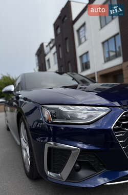 Седан Audi S4 2022 в 