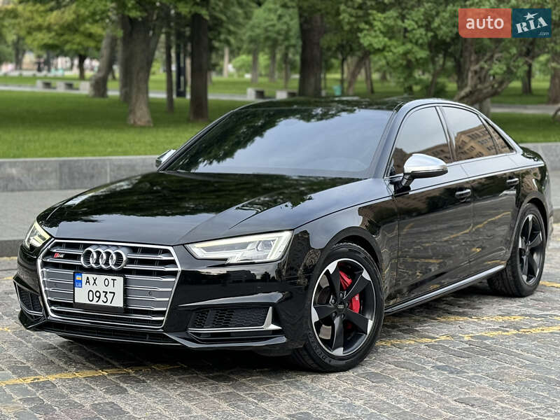 Седан Audi S4 2018 в Харкові